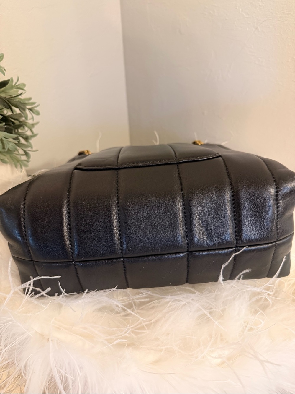 Tory Burch black leather Kira tote bag with Goldtone hardware - Picture 5 of 9